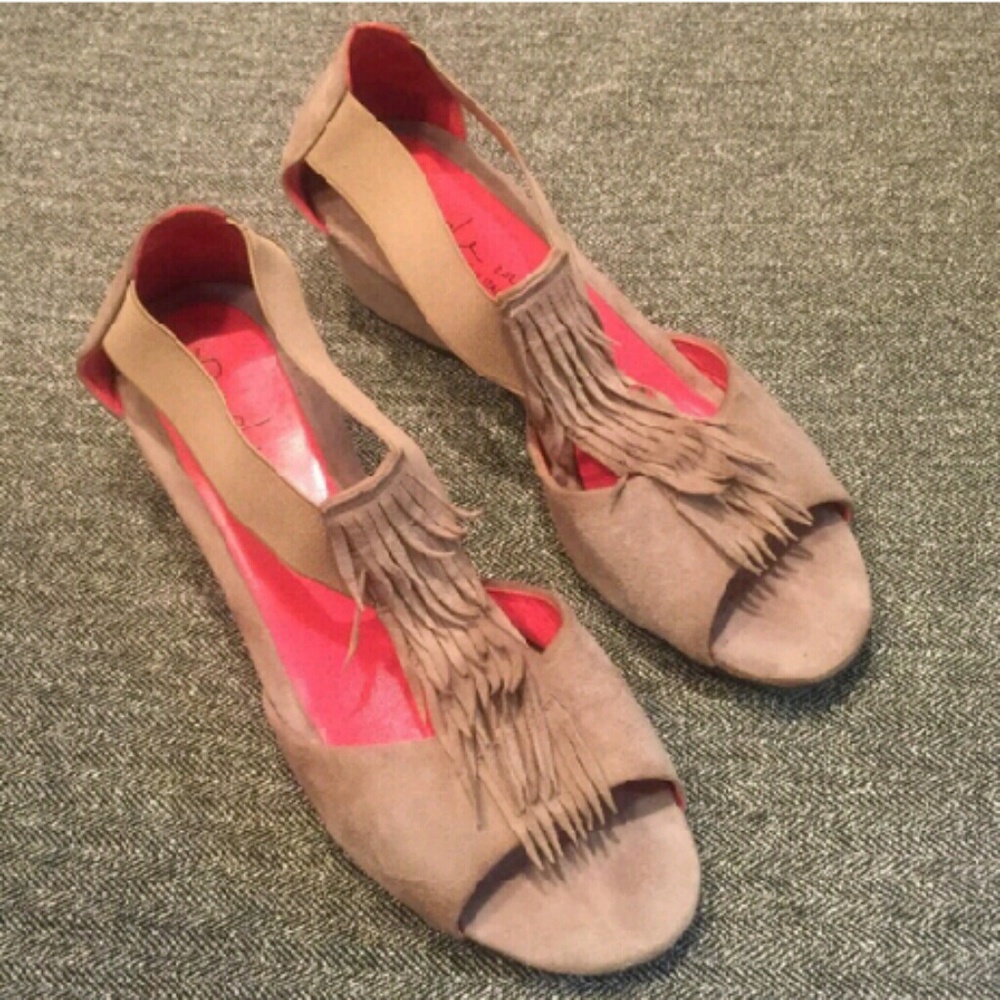 PAS DE ROGUE Open Toe Suede Wedges